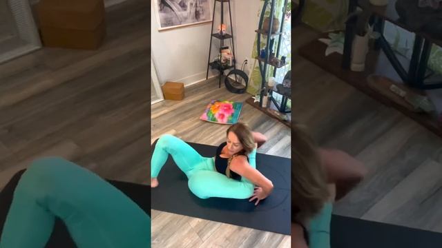 Contortion routine with Penelope. Flexible Stretching, Yoga, Gymnastics, Fitness смотреть онлайн