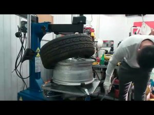 Шиномонтажный станок полуавтомат с взрывной накачкой!