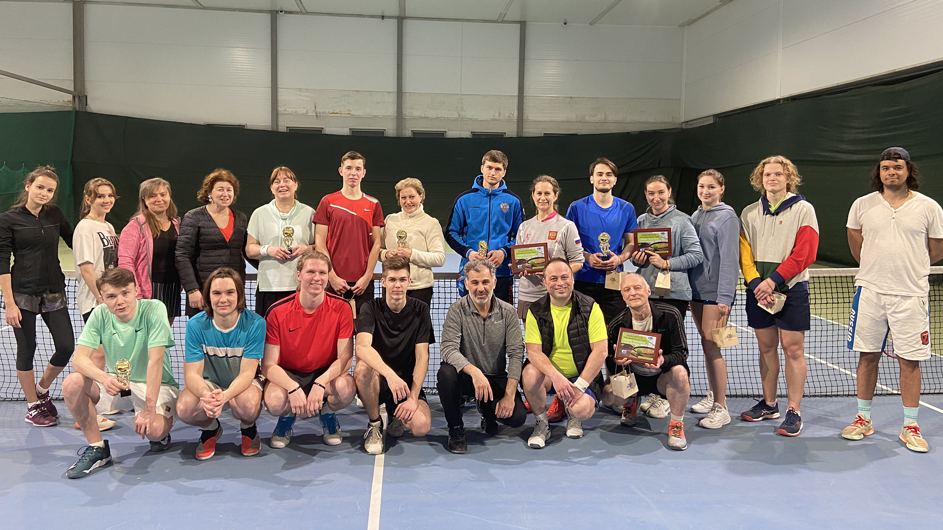 Команда е. МГИМО теннис. Спектр теннисный клуб. Voiron Tennis Club