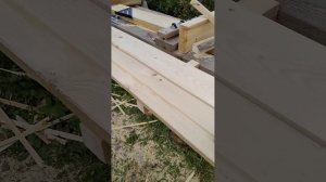 Относительно простое приспособление для кромления досок циркулярной пилой
