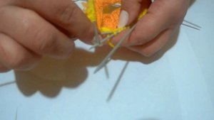 Берет вязаный спицами для кошки в стиле тильда.