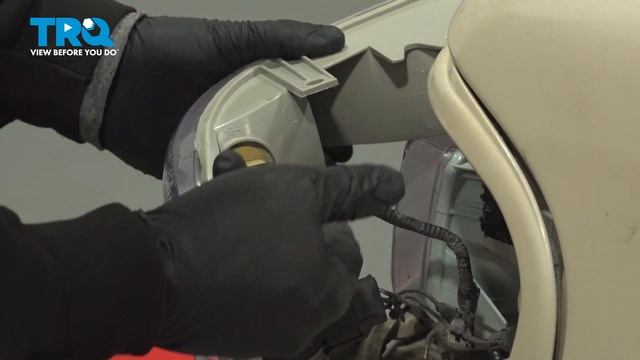 How to Replace Running Headlight Bulb 1995-2001 Ford Explorer смотреть онлайн