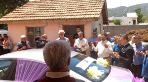 Турецкая свадьба. Жених забирает невесту из родительского дома.