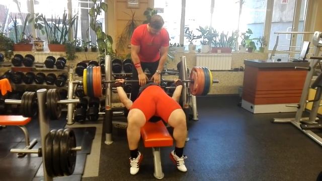 Влад Соловьев, жим лежа 235кг на 2раза