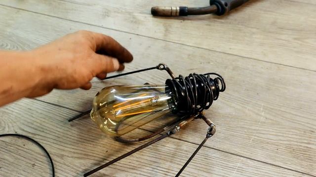 Как сделать ЛОФТ СВЕТИЛЬНИК из проволоки.