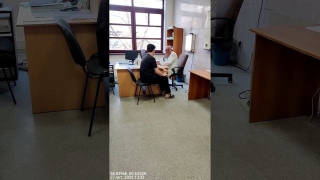 врач-травматолог-ортопед отказывается принимать в рабочее время по причине прохождения им теста