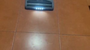 Пылесос вертикальный беспроводной REDMOND RV-UR355