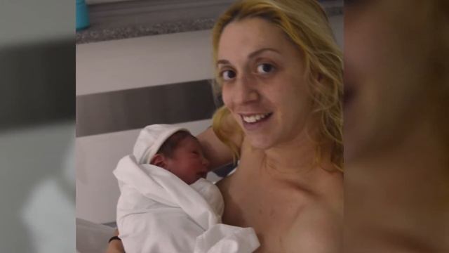 067B RU Две мамы вспоминают первый «священный» час после родов (грудное вскармливание кожа к коже) смотреть онлайн