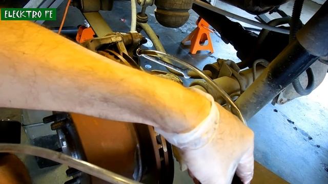 COMO CAMBIAR (PURGAR) EL LIQUIDO FRENOS смотреть онлайн