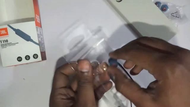 jbl T110 Earphones Unboxing and Review смотреть онлайн