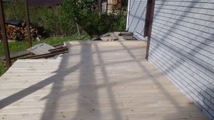 Монтаж палубной доски на веранде