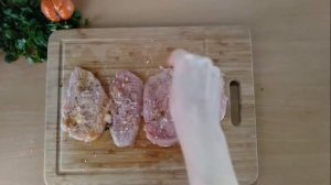 Куриные отбивные с овощами под сыром