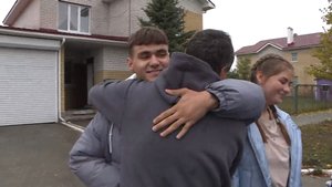 Семья из 6 детей-сирот из Донбасса приехала в Рязань к приемным родителям
