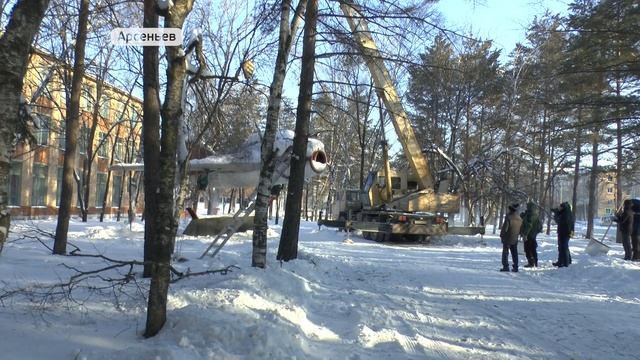 Символ самолётостроения сняли с пьедестала в Арсеньеве смотреть онлайн