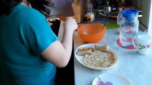 делаем фаршированные блины с сыром и ветчиной и чесноком,кулинария