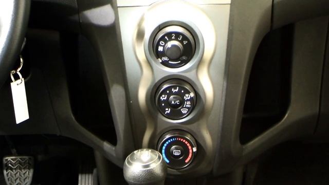 Toyota Yaris 1,3 VVT-i Cool 064898 Marlingrau metallic Klimaanlage Kopfairbag Car Video