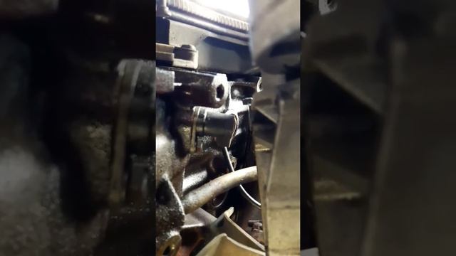 Опель Омега Б 1995 г.Замена датчика коленвала. смотреть онлайн