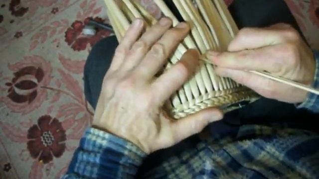 Изготовление вязаной корзинки из рогоза.Веревочка Часть 5 смотреть онлайн