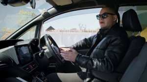 Toyota NOAH / ESQUIRE 2019 года ГИБРИД ? ПРЕМИАЛЬНЫЙ МИНИВЭН ?