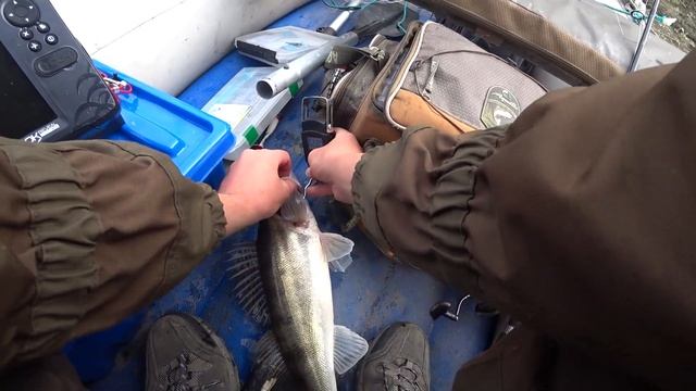 Один с Ночевкой на Рыбалке. Река Тобол. Карбаны. Подготовка к Соревнованиям Тюменский спиннинг. смотреть онлайн