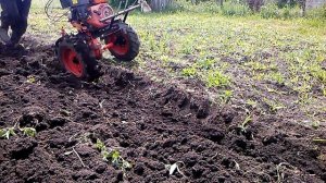 пашем ПЛУГОМ мотоблок Невада Комфорт