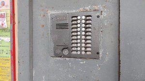 звуки домофона Метаком-МК 20 пятиэтажный дом. весёлая кошка Муся в подвале! ?????