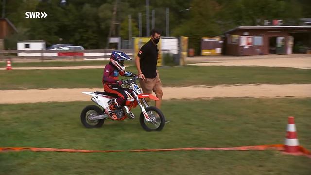 Julian fährt Motocross | Dein großer Tag | SWR Plus смотреть онлайн