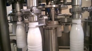 Розлив йогурта 1000 бутылок в час
