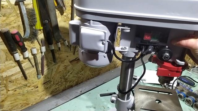 Стоит ли покупать дешовый сверлильный станок? Обзор Элпром Эсс-16-650, комплектация и тесты. смотреть онлайн