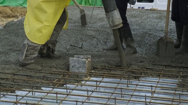 Нам везет на крытые катки с искусственным льдом! Заливаем плиту перекрытия первого этажа смотреть онлайн