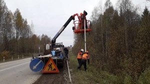 Установка дорожных знаков специалистами компании Гасзнак