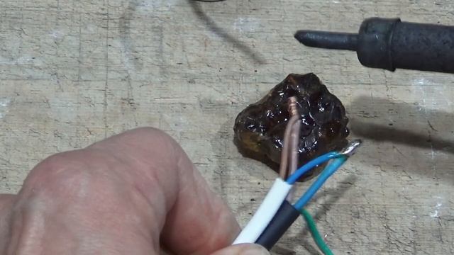 Как припаять провод ? УРОК №1 Один раз попробуете и сразу понравится! смотреть онлайн