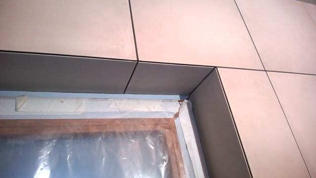 запил плитки под 45 градусов, дверные откосы