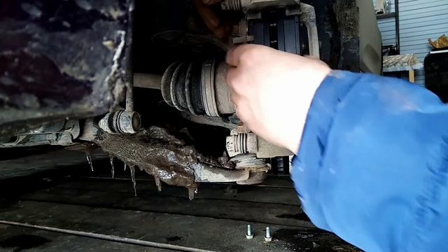 Хендай Солярис, замена тормозных дисков и колодок. Ремонт направляющих суппортов. смотреть онлайн