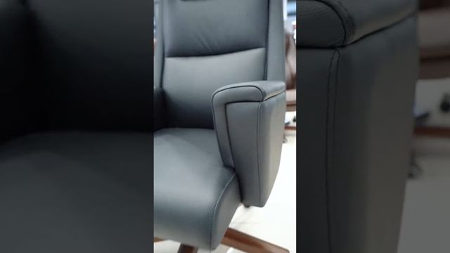Кресло для руководителя в натуральной коже - Бюрократ Duke | www.kingstyle.by | #shorts смотреть онлайн