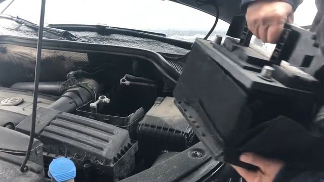 DIY - Volkswagen Tiguan - How to Replace Car Battery and Charging System Voltage Check смотреть онлайн