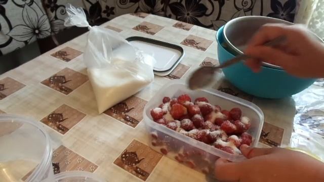 Замораживаем ягоду КЛУБНИКУ / Один из Лучших Способов смотреть онлайн