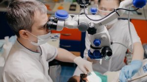 Стоматологический микроскоп на приеме. Детская стоматологическая клиника "Зубрёнок".