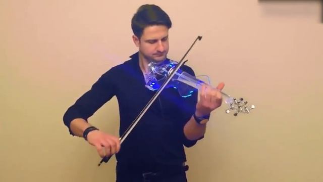 ПАРЕНЬ КРУТО ИГРАЕТ НА СКРИПКЕ   YouTube смотреть онлайн