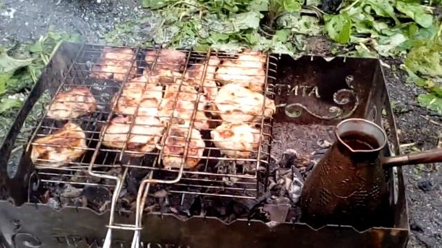 Утренний кофе на природе и шашлычок. Вот кто так может еще? смотреть онлайн