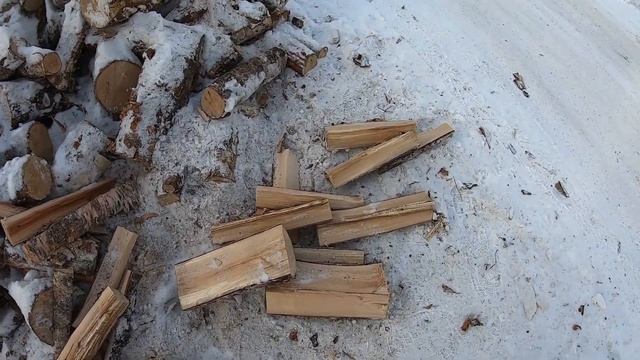 Колем дрова и кормим крольчат. смотреть онлайн