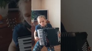 Под небом Парижа. Аккордеон