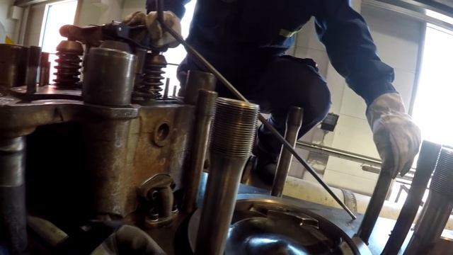 ТЕПЛОВОЗНАЯ ГОЛОВКА ИЛИ КРЫШКА ЦИЛИНДРА??? Тонкости при установке смотреть онлайн