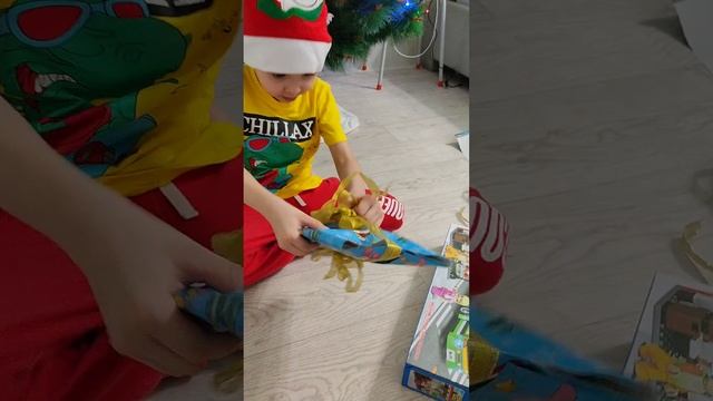 Распаковка #подарки #новыйгод #ноаыйгод2024 #подаркинановыйгод #елка #конструктор