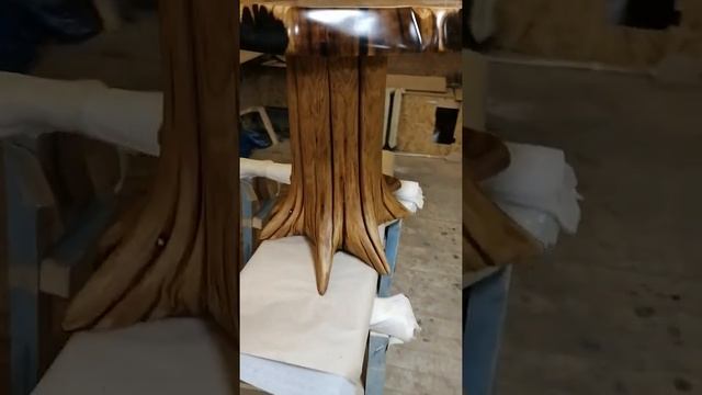 Журнальный столик з поперечного спила дуба на пеньке (пне)