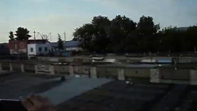 Леха катает нас на вышке и ставит на крышу гаража смотреть онлайн