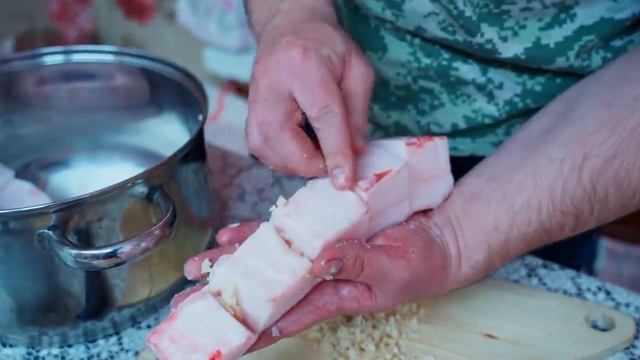 ГЛАВНОЕ НОВОГОДНЕЕ БЛЮДО НА ДЕРЕВЕНСКОМ СТОЛЕ _ ГОТОВИМ ГОСТИНЦЫ _ ПОСЛЕДНЕЕ ВИДЕО В ЭТОМ ГОДУ