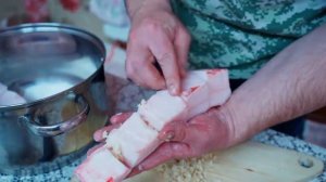 ГЛАВНОЕ НОВОГОДНЕЕ БЛЮДО НА ДЕРЕВЕНСКОМ СТОЛЕ _ ГОТОВИМ ГОСТИНЦЫ _ ПОСЛЕДНЕЕ ВИДЕО В ЭТОМ ГОДУ