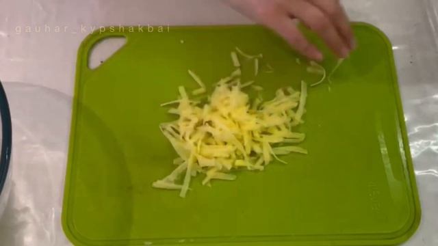 МЯСНОЙ ПИРОГ. ЕТТІ БӘЛІШ. СОЧНАЯ НАЧИНКА И ТЕСТО БЕЗ ДРОЖЖЕЙ.ПИРОГ ! смотреть онлайн