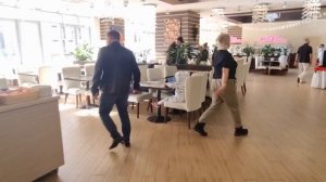 Приехали в Адлер. Заселяемся в отель Бридж Резорт. Всё включено в России. Обед, шведский стол